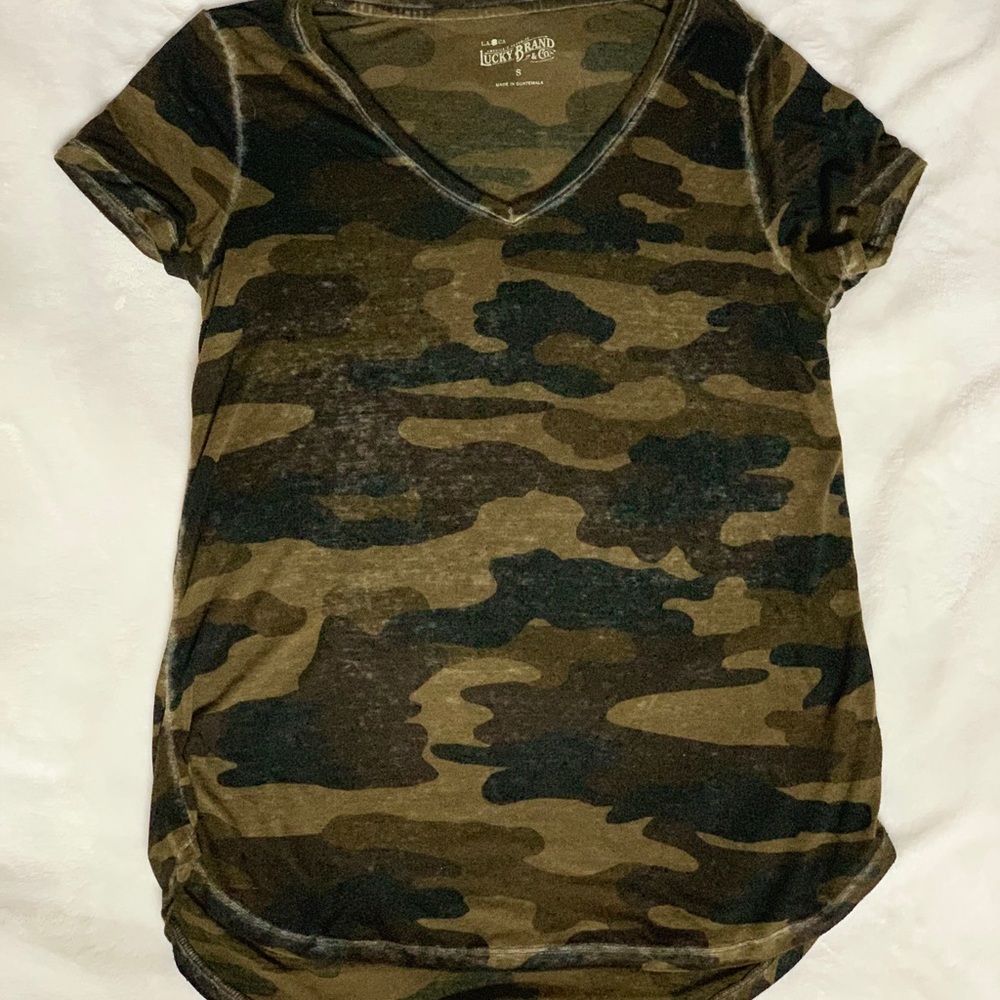 Lucky Brand V-Neck Tee!!🌺💞